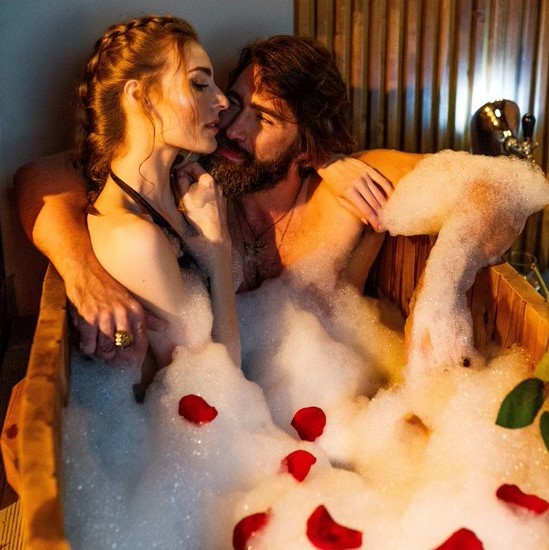Romantic bath for couple - Beer Spa
