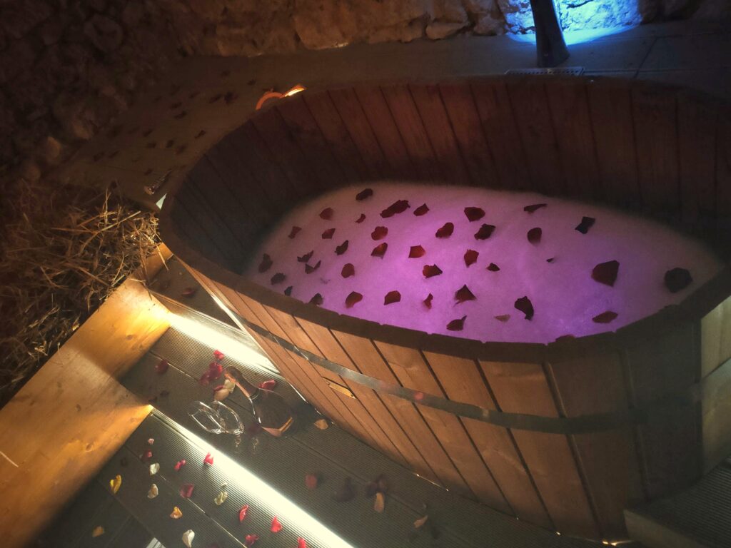 Wieczorne atrakcje w Krakowie - kąpiel romantyczna w Piwnym Spa